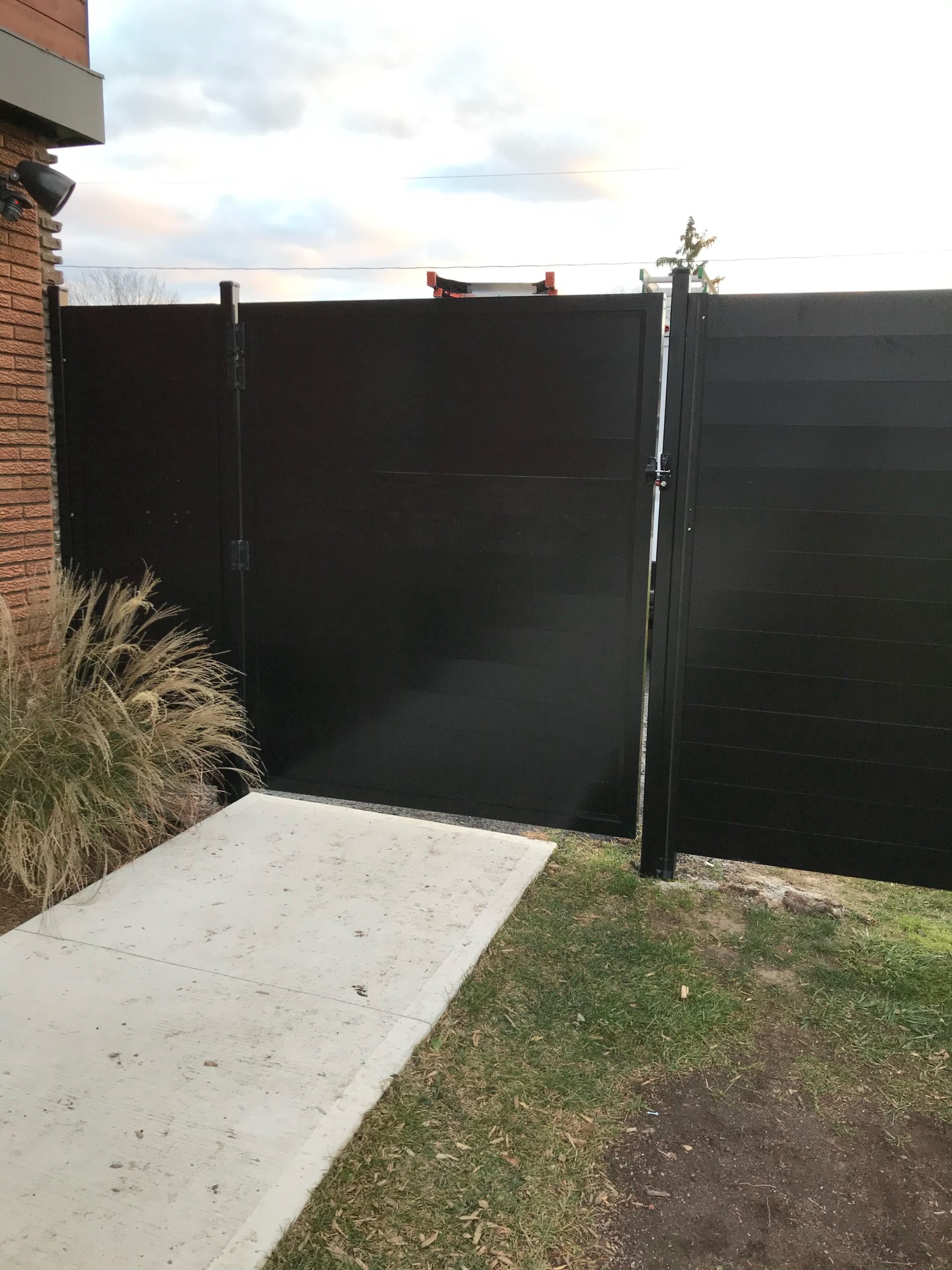 aluminum fence gate